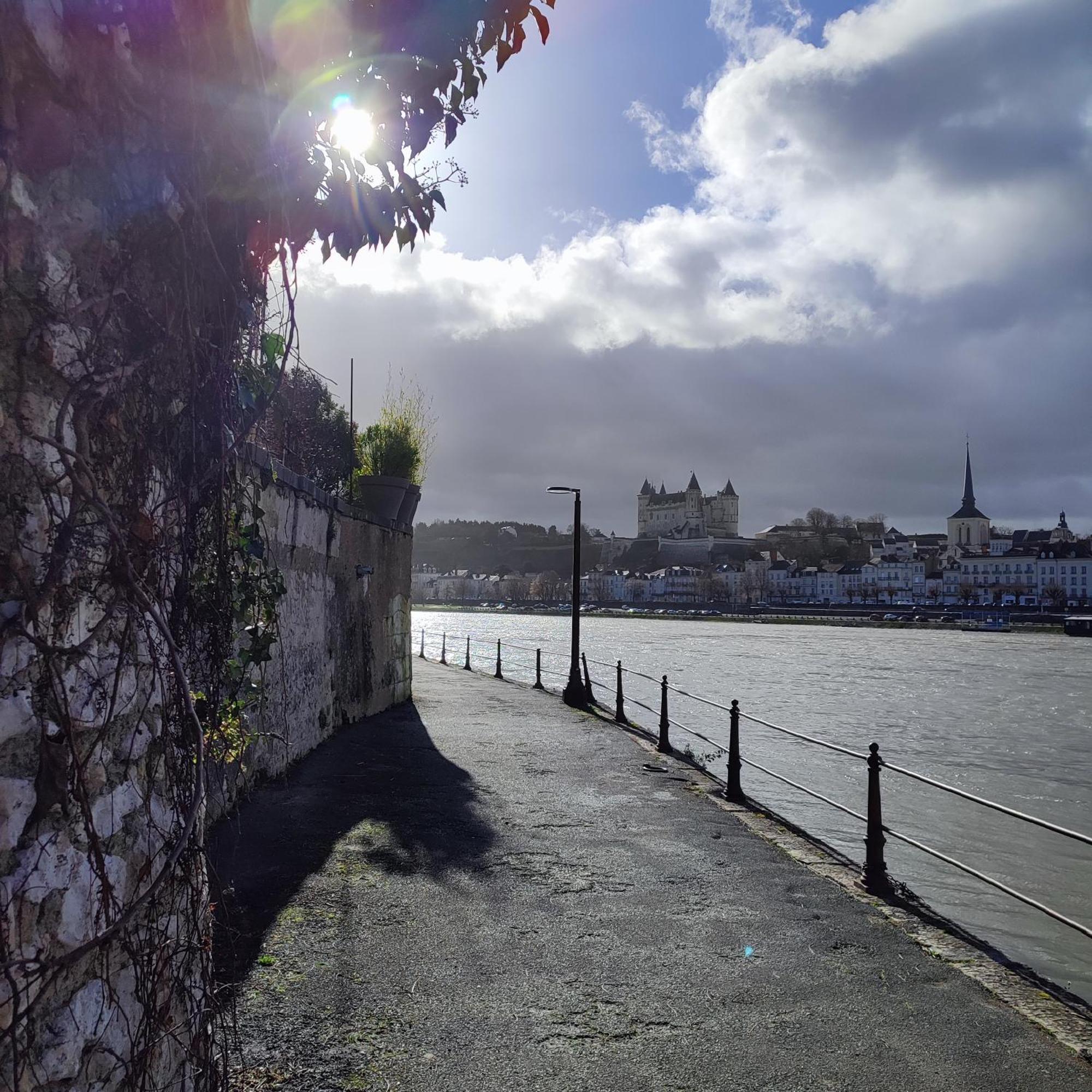 Une - Halte Entre Les Ponts - En Toute Simplicite Saumur Exterior foto
