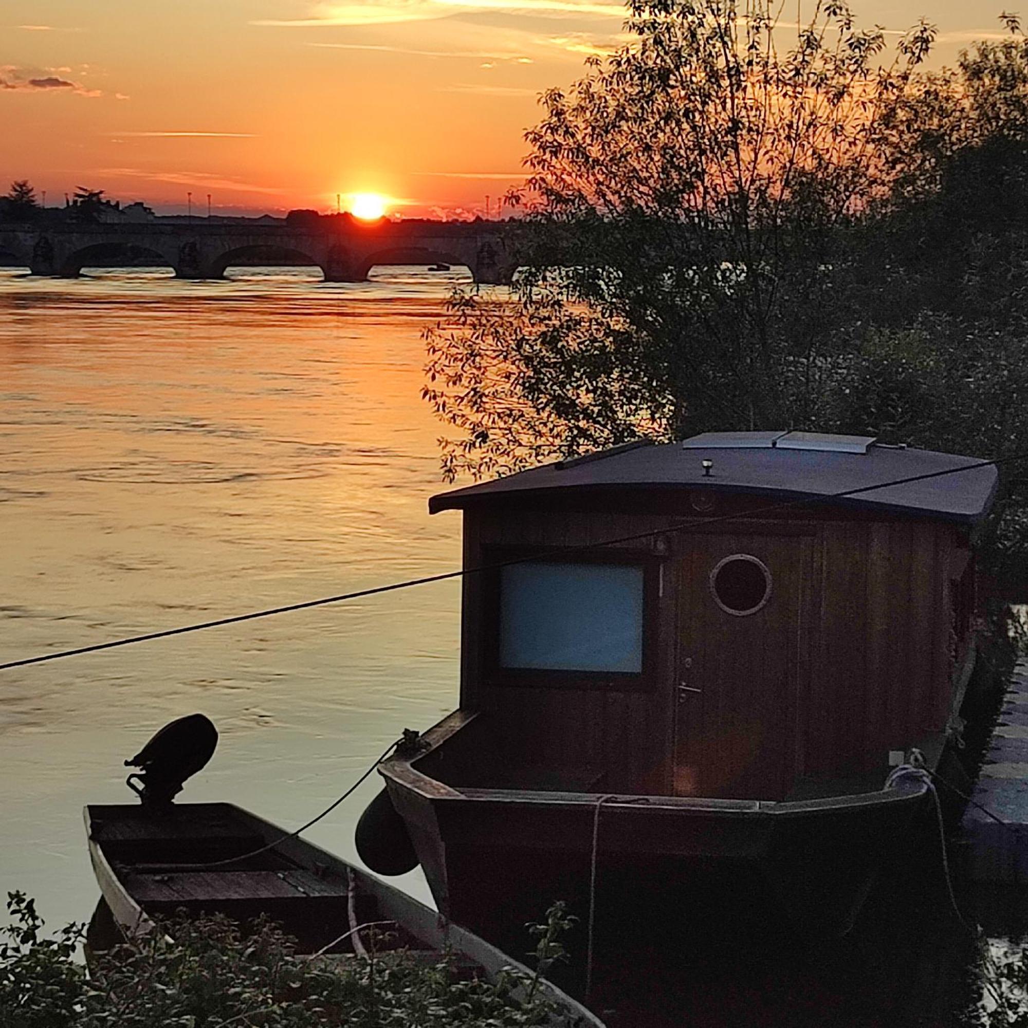Une - Halte Entre Les Ponts - En Toute Simplicite Saumur Exterior foto